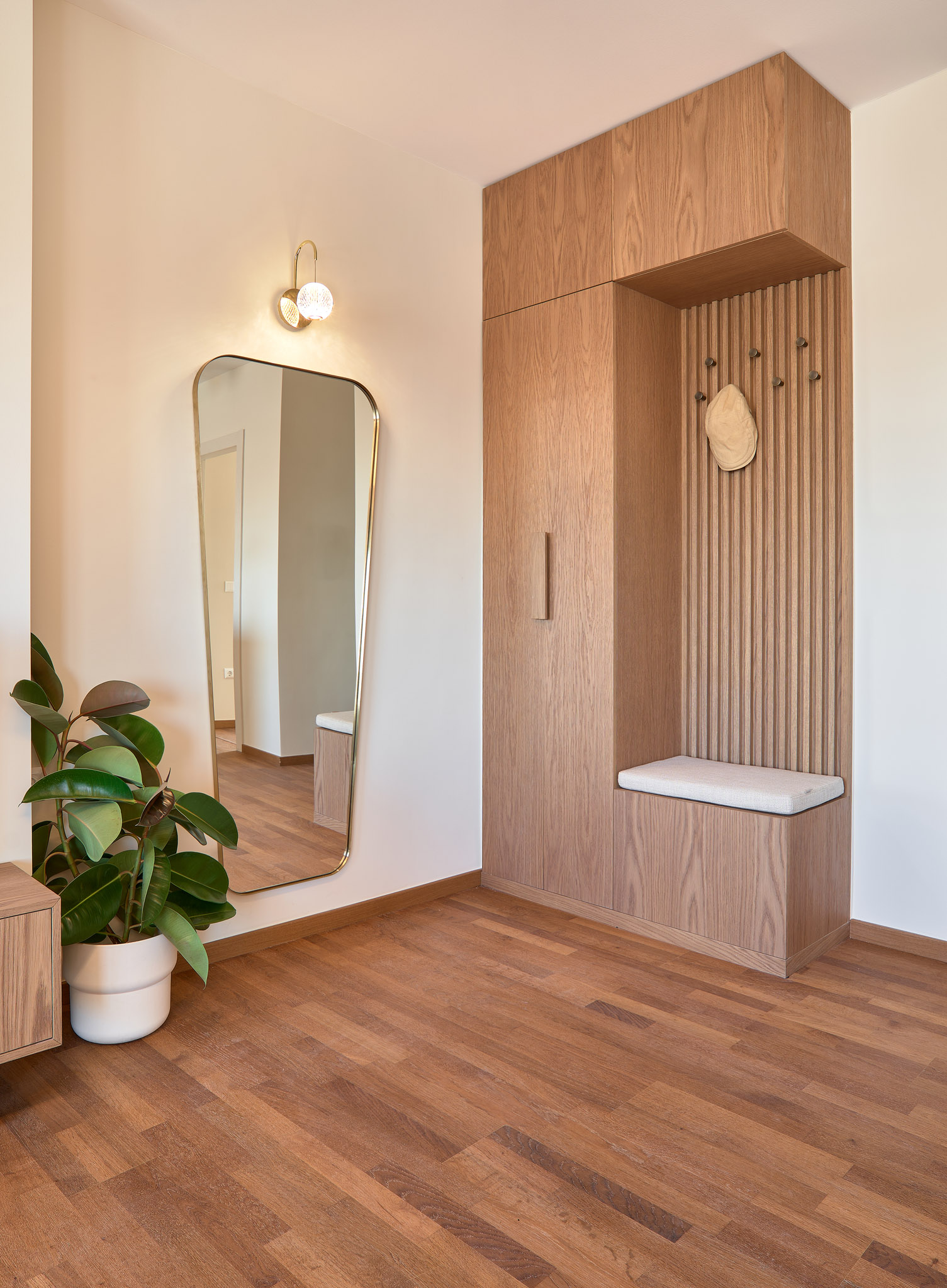 Hall of a renovated apartment in Thessaloniki with large openings