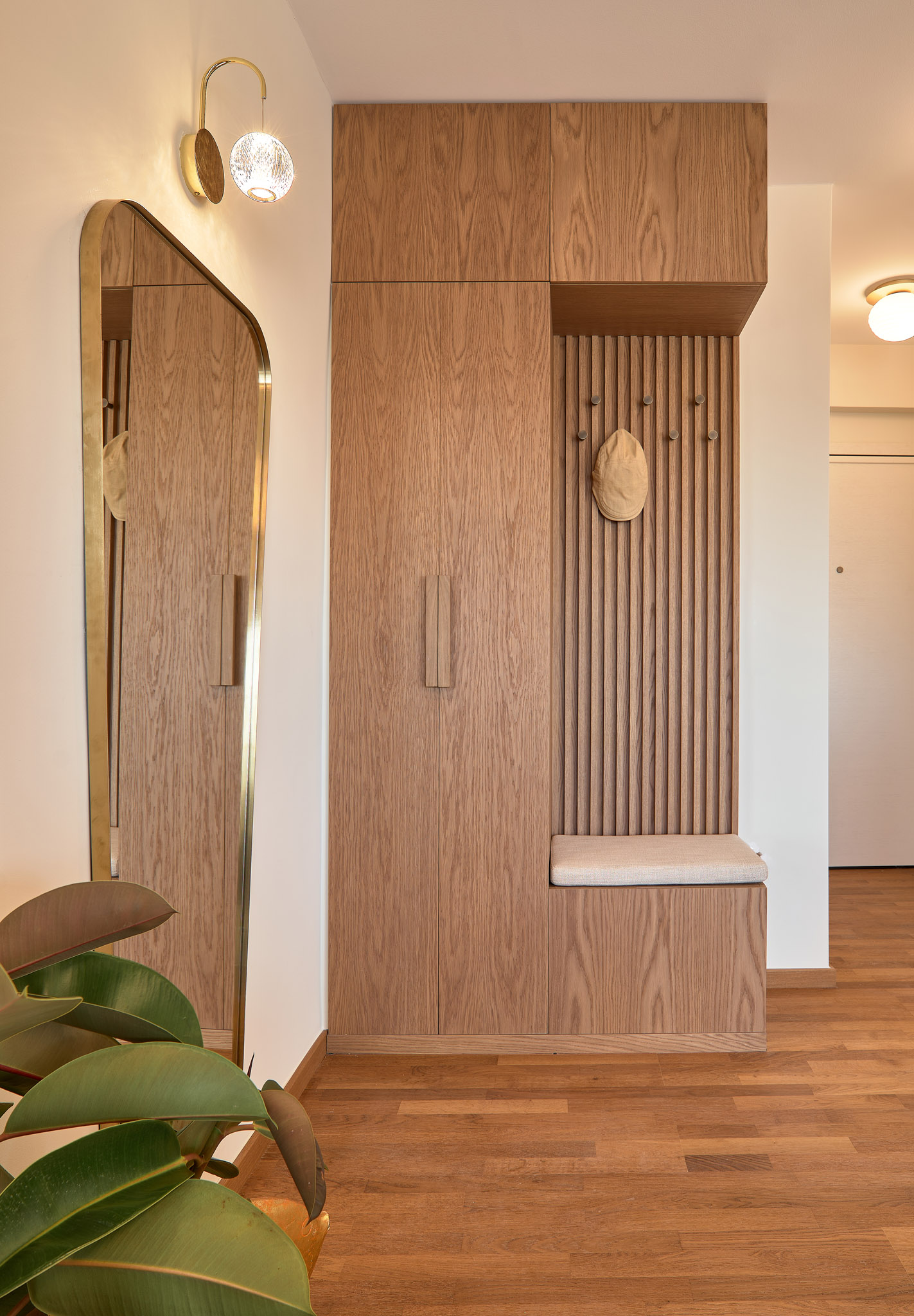 Hall of a renovated apartment in Thessaloniki with large openings