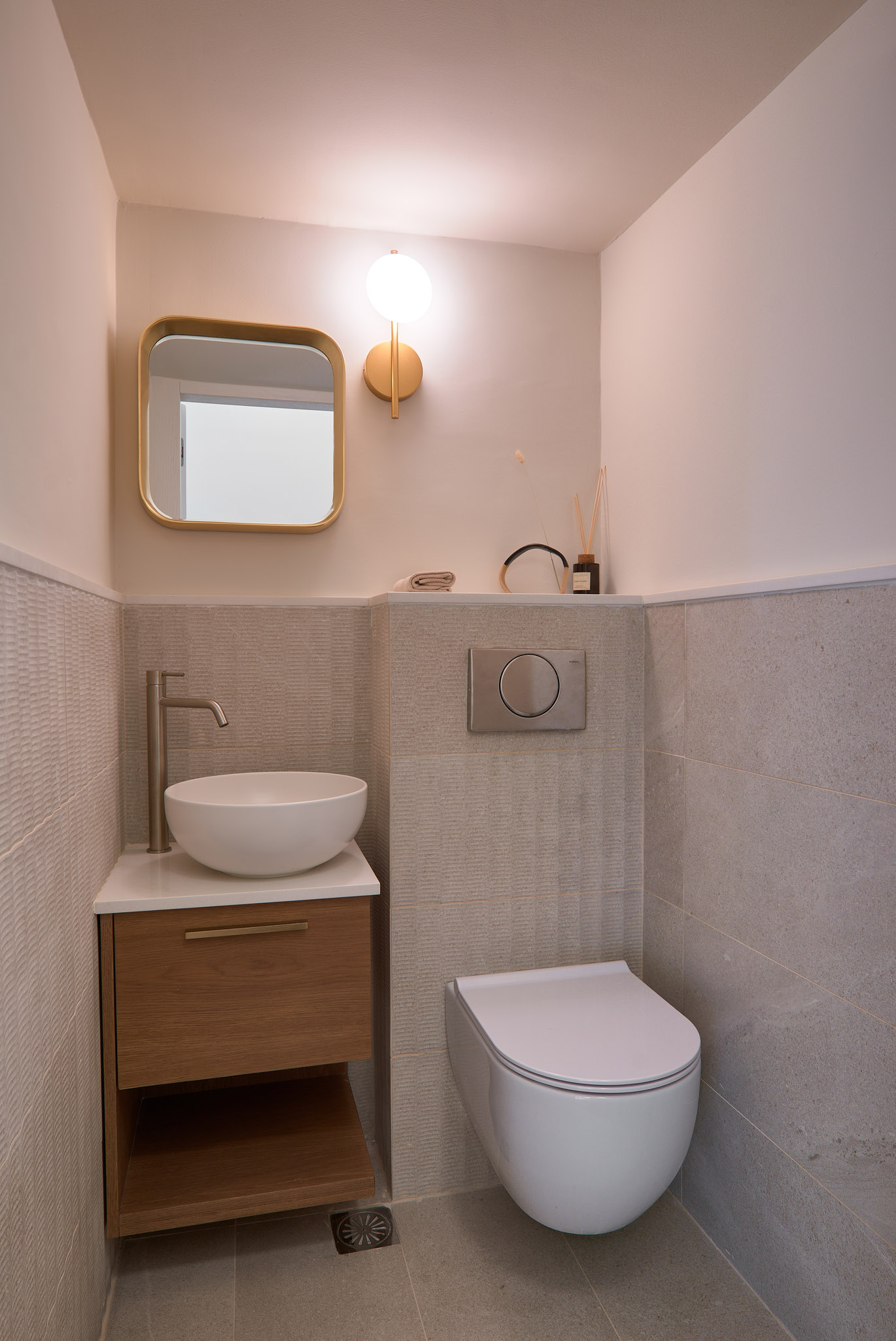 WC of a renovated apartment in Thessaloniki